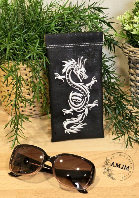 Étui à lunettes en liège noir et broderie dragon blanc